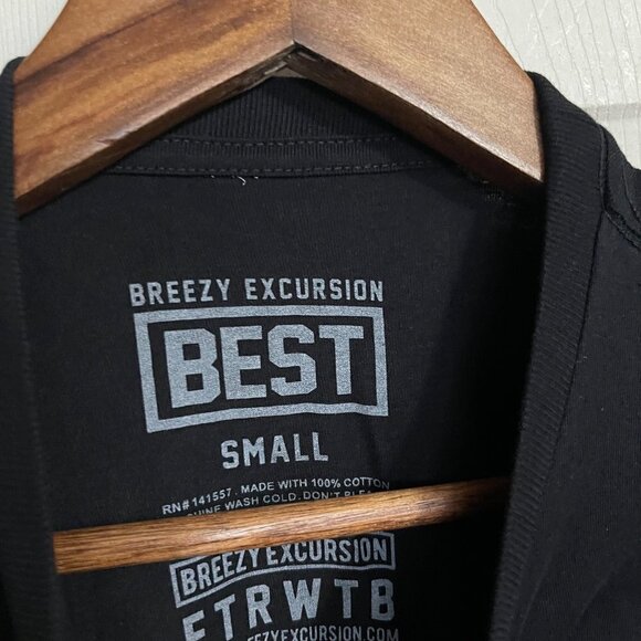 Breezy Excursion Mens NWOT Short Sleeve BEST Velvet Spellout T-Shirt Small - Picture 2 of 7